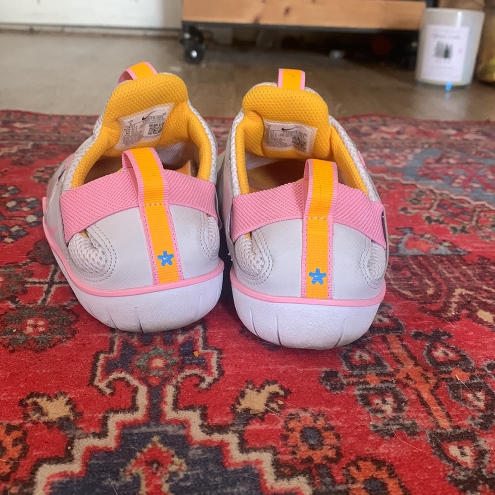 healthcare worker shoes nike